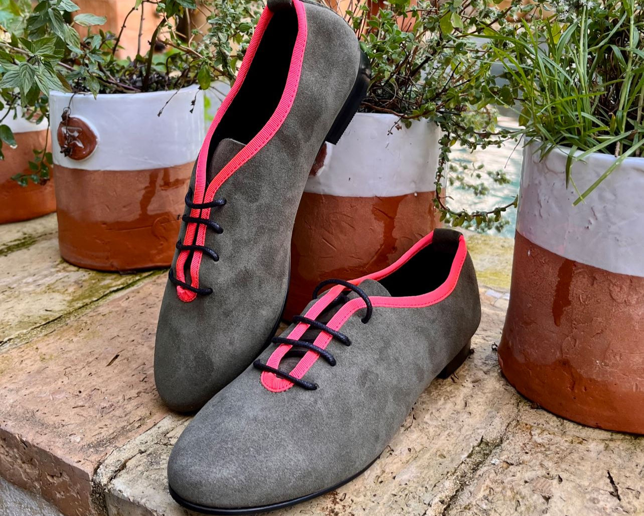 Zapato plano de cordón con contraste de color